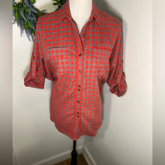 Easel of Los Angeles, S, oversized red and gray check roll tab, 3/4 sleeve - Picture 8 of 8